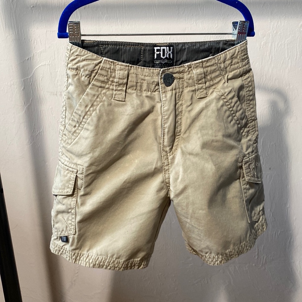 Fox Khaki Cargo shorts. Kid Size 6